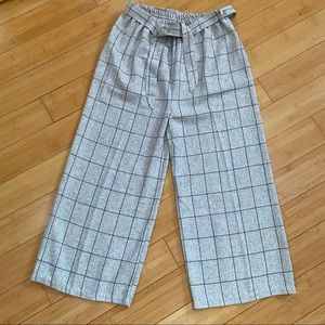 EUC Cage wide leg cropped plaid gray capri stretch boutique pants